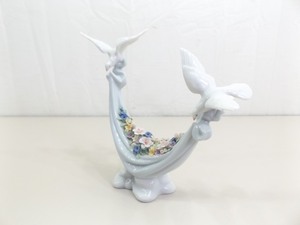 RARE Lladro Petals of Peace #6579