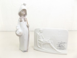 Lladro Matte Hooded Shepherdess #4678 and Collectors Society Plaque