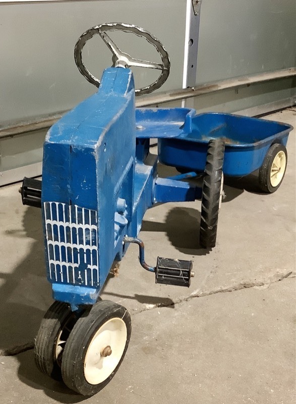 lot 451 image: 1940s Ford 8000 ERTL Pedal Tractor and Wagon