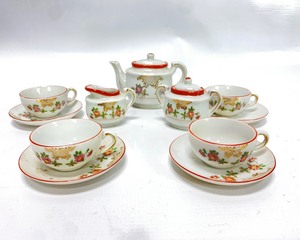 lot 113 image: Tea Set