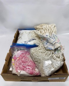 lot 124 image: Vintage Linens