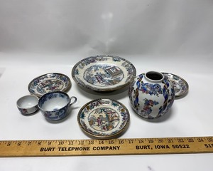 lot 131 image: China Set