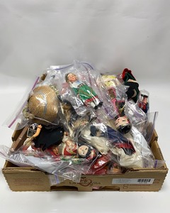 lot 125 image: Vintage Dolls