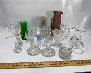 lot 128 image: Glassware