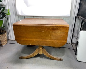 lot 107 image: Dining Room Table