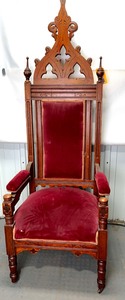 lot 4 image: Antique Kings Chair