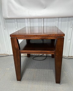 lot 11 image: End Table