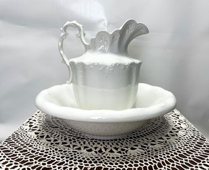 lot 80 image: Antique Wash Basin