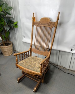 lot 7 image: Antique Rocking Chair