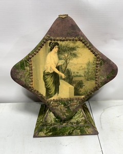 lot 323 image: Antique Beauty Box