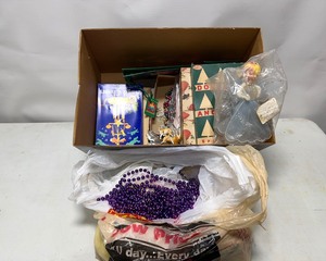 lot 308 image: Vintage Christmas Decor