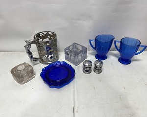 lot 327 image: Vintage Glassware