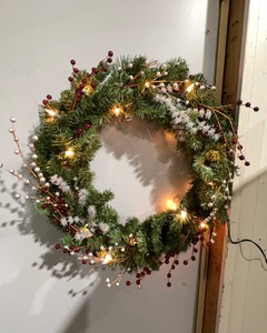 lot 99B image: Lighted Wreath