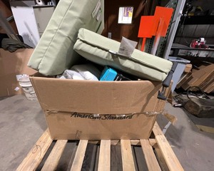 lot 322 image: Merchandise Box