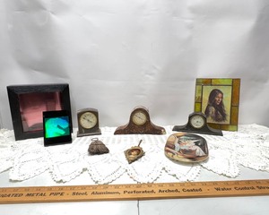 lot 338 image: Vintage Items