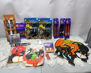 lot 392 image: Vintage Halloween