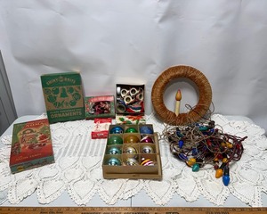 lot 394 image: Vintage Christmas