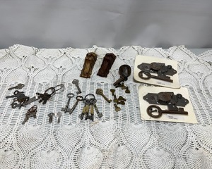 lot 64 image: Antique Keys & Hardware