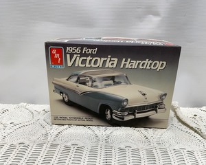lot 47 image: 1953 Ford Victoria Hardtop Model Kit