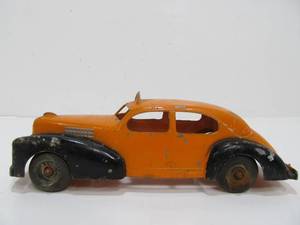 lot 29 image: Old Vintage HUBLEY Cast Metal 459 Taxi Cab