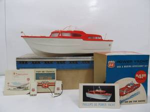 lot 45 image: Awesome Vintage PHILLIPS 66 Power Yacht Toy Boat wBox