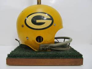lot 58 image: Vintage 1970s GREEN BAY PACKERS Football Helmet Lamp