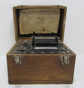 lot 59 image: Antique Scientific Portable Faradic Battery in Dovetailed Wood Case