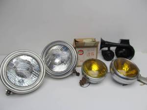 lot 110 image: Very Cool Lot of Old Vintage Automobile Headlights Taillights Horn etc