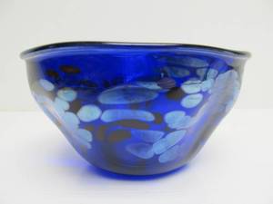 lot 113 image: Very Nice Hand-Blown Signed Cobalt Blue Art Glass Bowl