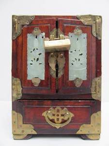 lot 177 image: Small Vintage Chinese Dovetailed Wood Case wGenuine Stone Inserts