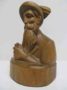 lot 178 image: Very Nicely Carved Vintage Carving of Man Smoking a Pipe
