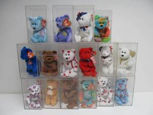 lot 195 image: Group of Beanie Babies with Acrylic Collectors Cases