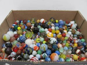 lot 259 image: Fantastic Estate Lot of Old Vintage & Antique Marbles