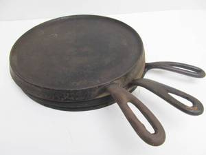 lot 231 image: Lot of 3 Old Vintage WAGNER Flat SkilletGriddles