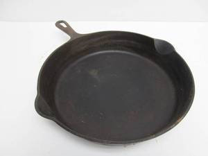 lot 233 image: Antique GRISWOLD No. 10 Cast Iron Skillet - 716A