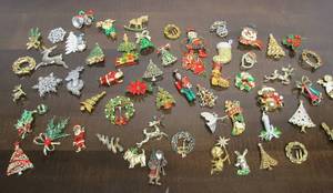 lot 238 image: Huge Lot of Vintage etc Christmas Brooch Pins