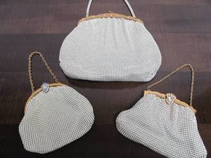 lot 240 image: Excellent Group of 3 Vintage 1930s era Whiting & Davis White Enameled Metal Mesh Purses