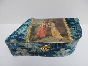 lot 246 image: Antique Victorian Velvet Vanity Case