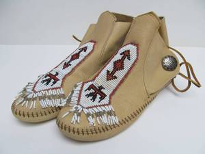 lot 249 image: Unused Beaded Leather Minnetonka Moccasins - Size 8