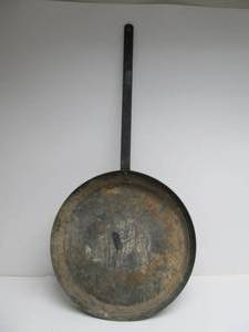 lot 120 image: LARGE Old Vintage Iron Skillet