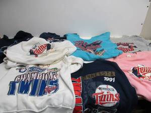 lot 165 image: Awesome Collection of Vintage 1987 & 91 Minnesota Twins World Series Sweatshirts