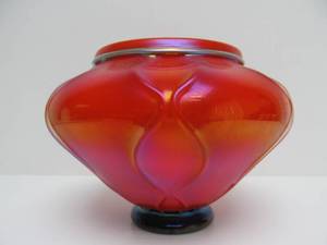 lot 267 image: Beautiful Quality Signed Iridescent Red Art Glass Vase