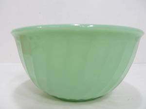 lot 71 image: Vintage Fire King JADEITE Bowl