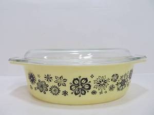 lot 74 image: Vintage 1950s PYREX Promotional Yellow Pressed Flowers Casserole Dish wLid