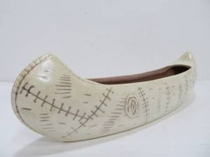 lot 78 image: Excellent Vintage RED WING Art Pottery No. 735 Birch Canoe Planter