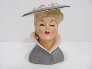 lot 79 image: Vintage 1959 NAPCO Lady-Head Vase