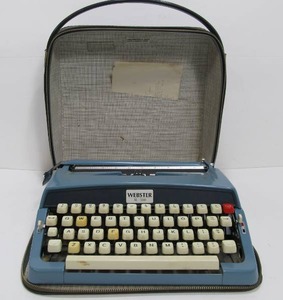 lot 84 image: Vintage BROTHER Model XL-500 Portable Typewriter & Case - Blue