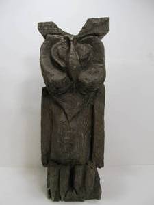 lot 89 image: Large Primitive Vintage Chainsaw Carved Owl Statue