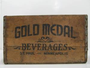 lot 131 image: Old Vintage GOLD MEDAL Beverages Wooden Advertising Crate
