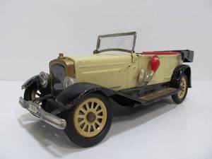 lot 138 image: Large Vintage Japan Tin Toy Classic Car Toy